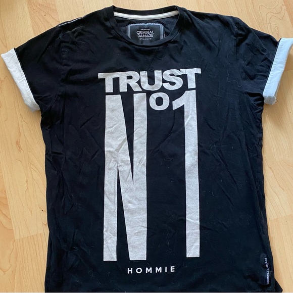 Criminal damage black t shirt with reversible sleeves - Picture 1 of 2